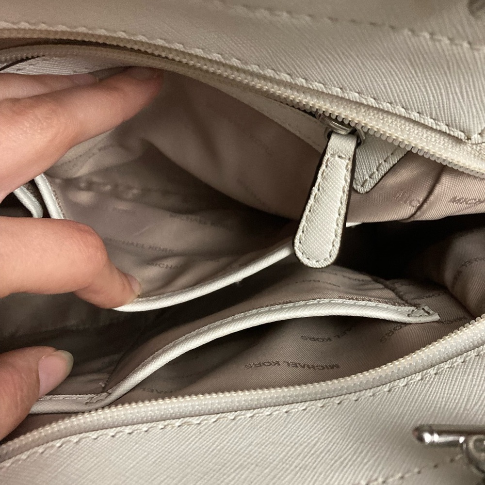 Michael Kors White Shoulder Bag with Silver Chain - Picture 7 of 8